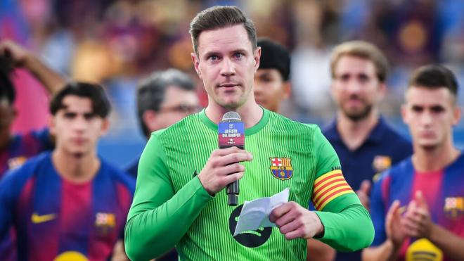 Marc-André Ter Stegen, durante su discurso como capitán antes del Gamper (foto: Cordon Press).