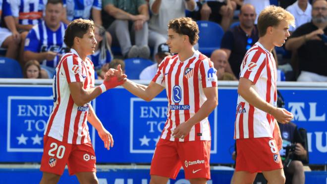 Giuliano Simeone y Julián Álvarez celebran un gol (Cordon Press)