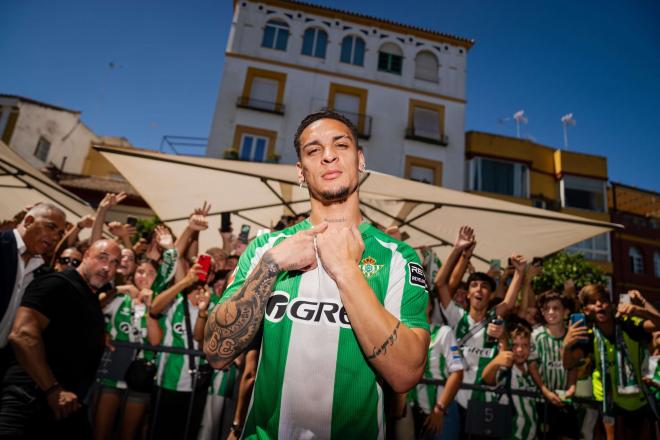 Antony, en su presentación oficial (Foto: Real Betis)