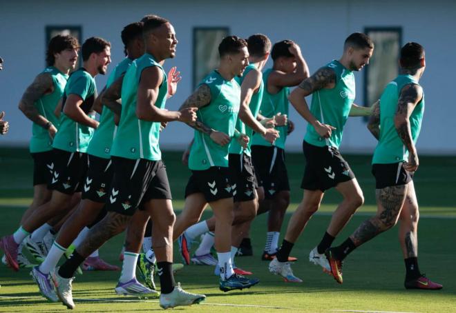 Antony, en su primer entrenamiento con el Betis (Foto: Kiko Hurtado).