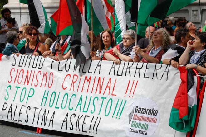 Protesta pro Palestina en La Vuelta a España 2025 (Foto: EFE).