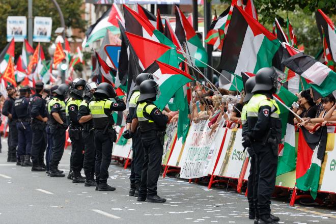 Protestas en La Vuelta (Foto: EFE).