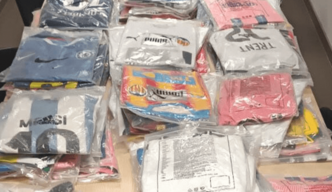 Camisetas incautadas por la policía local de Valencia