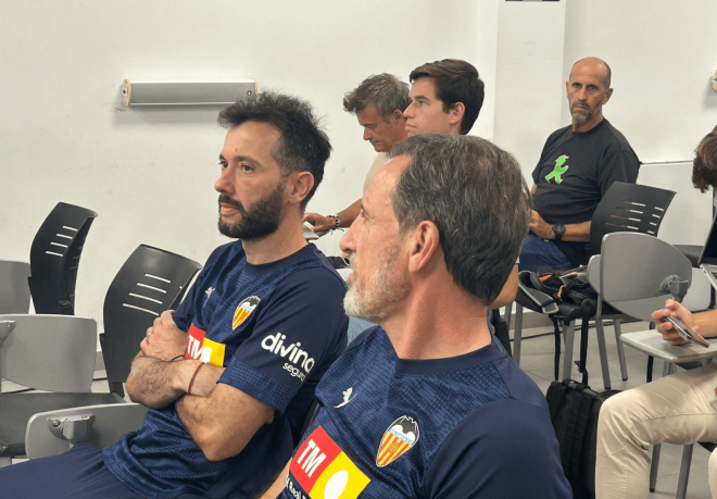 Carlos Corberán en la presentación de Ramazani y Beltrán