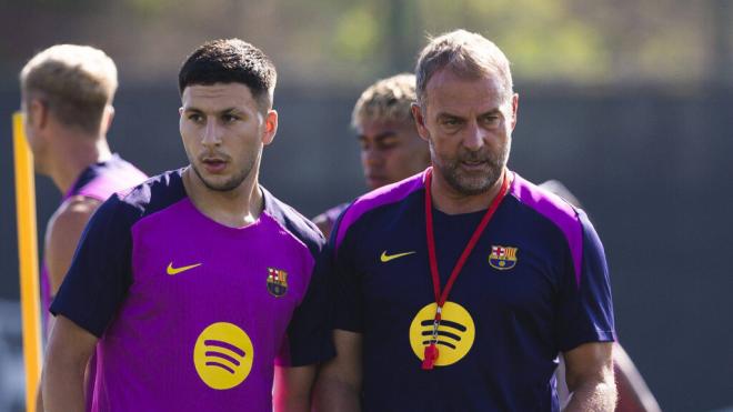 Roony Bardghji, junto a Hansi Flick, en un entrenamiento del Barcelona (foto: Cordon Press).