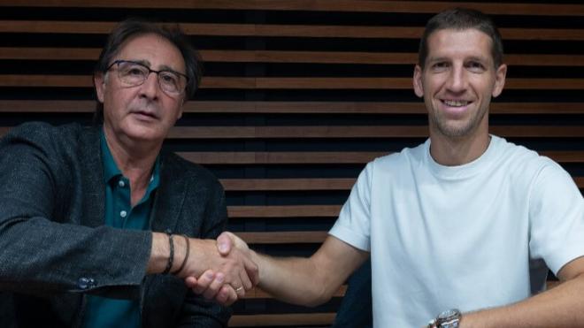Darko Brasanac, con Loren Juarros como nuevo fichaje (Foto: Málaga CF).