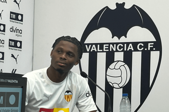 Largie Ramazani en su presentación