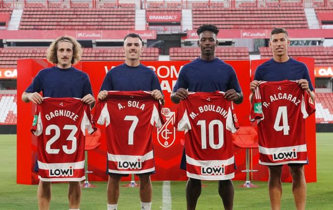 Rubén Alcaraz, presentado junto a Gagnidze, Álex Sola y Bouldini (Foto: Granada CF).