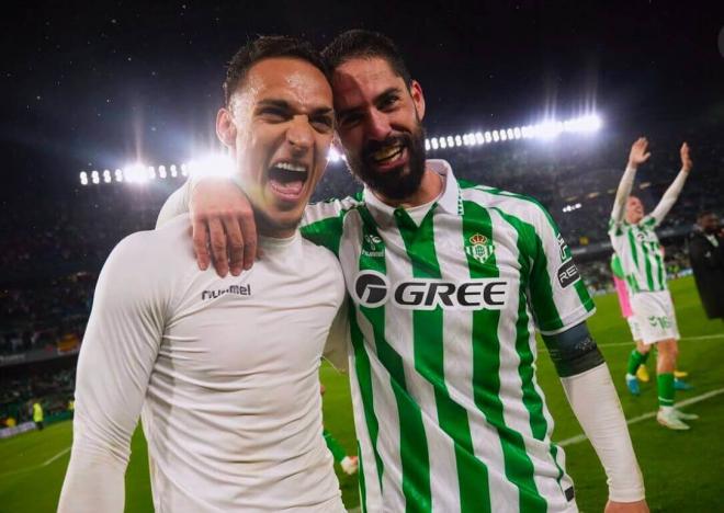 Antony e Isco celebran un triunfo con el Real Betis.