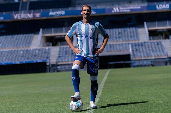 Darko Brasanac, presentado en La Rosaleda (Foto: Málaga CF).
