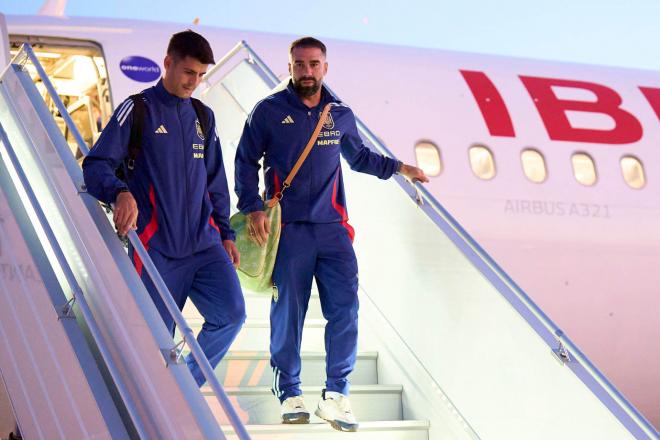 Álvaro Morata y Dani Carvajal, en un viaje con la selección (Foto: EFE).