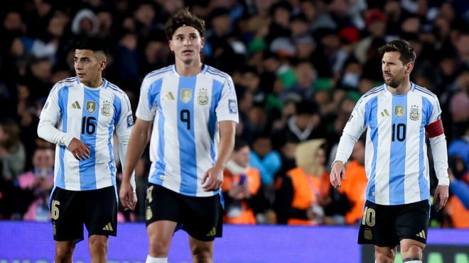 Thiago Almada, Julián Álvarez y Leo Messi con Argentina (Europa Press)