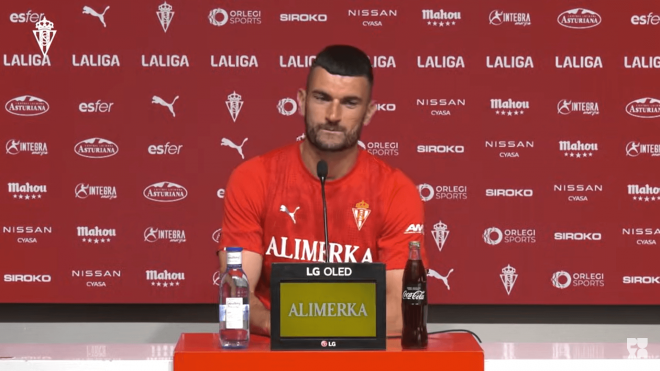 Pablo Vázquez, en rueda de prensa del Sporting.