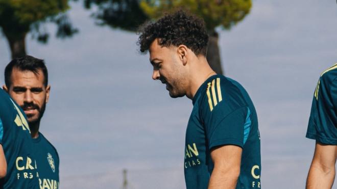 Keidi Bare entrena con el resto de sus compañeros (Foto: Real Zaragoza).