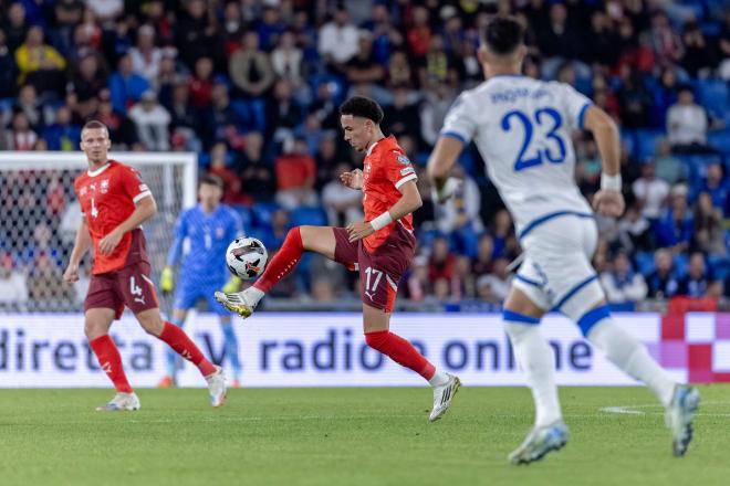 Rubén Vargas, jugando con Suiza ante Kosovo (Foto: Cordon Press).