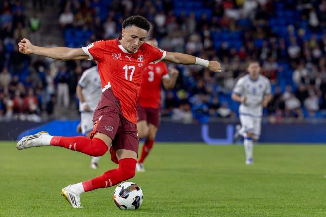 Rubén Vargas, jugando con Suiza ante Kosovo (Foto: Cordon Press).