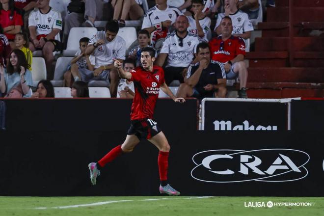 Carlos Fernández celebra su gol ante el Albacete (FOTO: LALIGA).