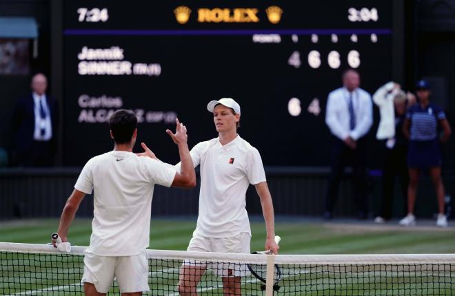 Alcaraz y Sinner, en Wimbledon (FOTO: Cordón Press).