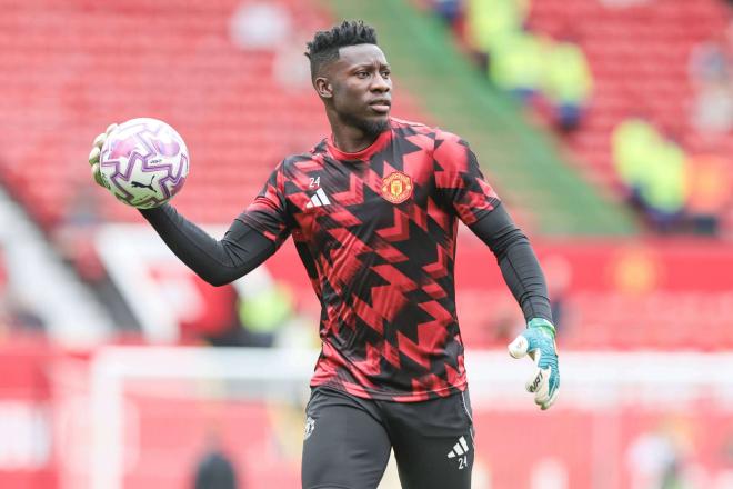 André Onana, en un calentamiento con el Manchester United (Foto: Cordon Press).