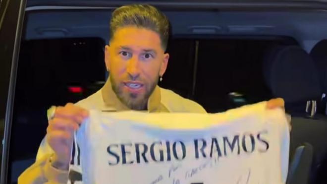 Sergio Ramos y su regalo más madridista tras lanzar 'Cibeles'