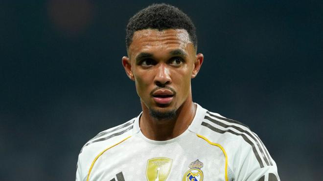 Alexander-Arnold durante un partido del Real Madrid (Cordon Press)