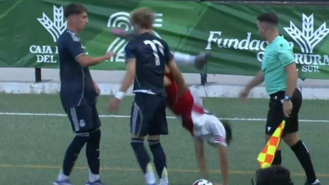 Patada en el Real Madrid-River Plate del Mundial Juvenil ('X' SportsCenter)