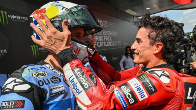 Álex y Marc Márquez, en el podio de Montmeló (Foto: MotoGP).