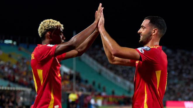 Lamine Yamal y Mikel Merino celebrando un gol (Selección Española)