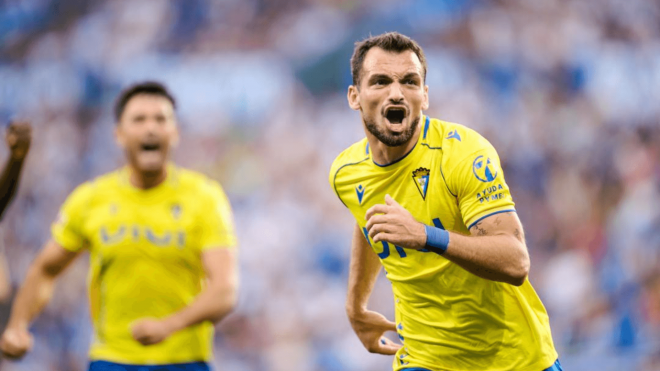 Iuri Tabatadze celebra un gol en el Sanse-Cádiz (Foto: LaLiga).