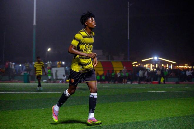 Kwame Sosu, jugando en el Desideros FC de Ghana.