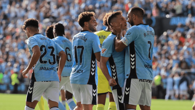 Los jugadores del Celta de Vigo celebran un gol de Borja Iglesias (Foto: LaLiga).