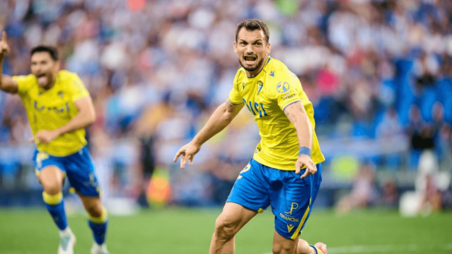 Tabatadze celebra un gol en el Sanse-Cádiz (Foto: LaLiga).