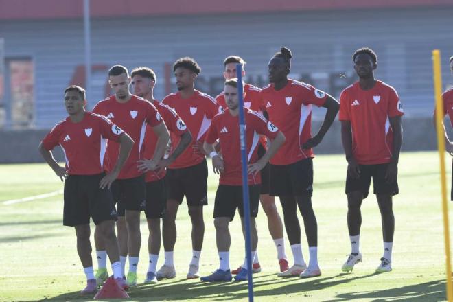 Alexis Sánchez, entrenando con el Sevilla (Foto: Kiko Hurtado).