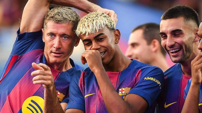 Lewandowski y Lamine Yamal en la presentación del Barça (Cordon Press)