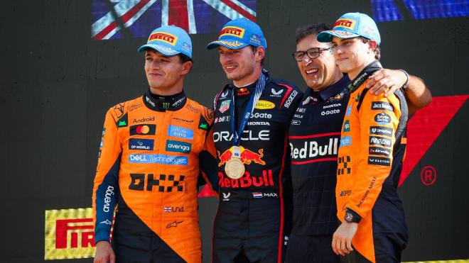 Lando Norris, Max Verstappen y Oscar Piastri en el podio del GP de Monza (Cordon Press)