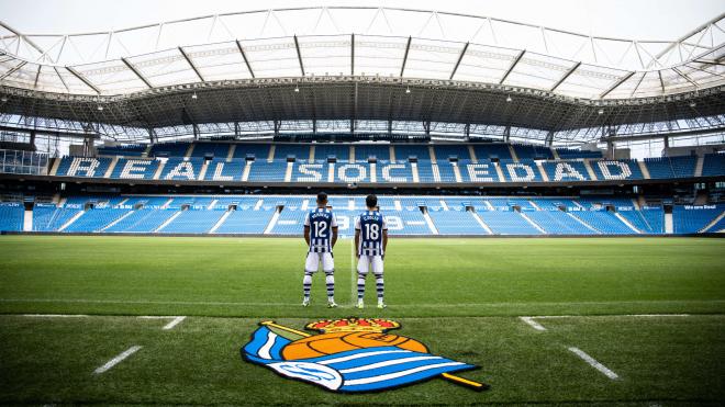Yangel Herrera y Carlos Soler, en su presentación (Foto: Real Sociedad).