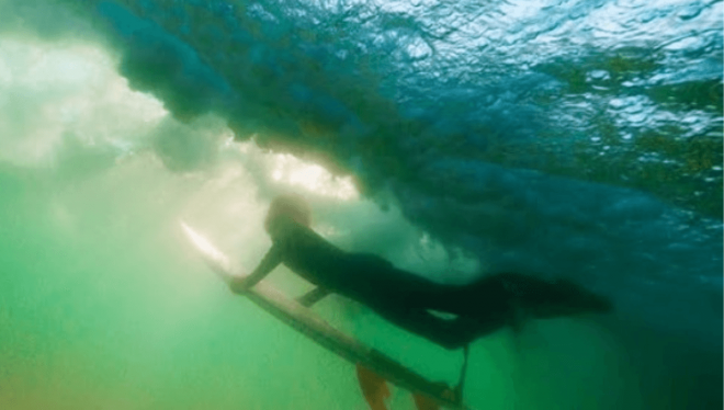 Zion Brocchi, durante una competición de surf (Foto: Caparica Waves).