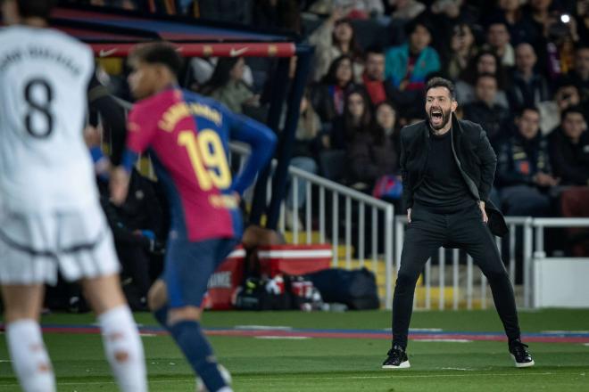 Carlos Corberán frente al Barcelona (Cordon Press)