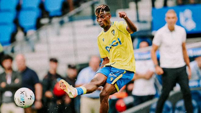 Efe Aghama, en su debut (Foto: Cádiz CF).