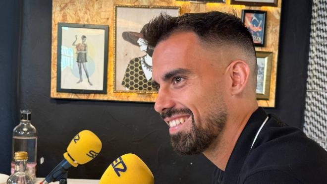 Suso concede una entrevista (Foto: Cádiz CF).