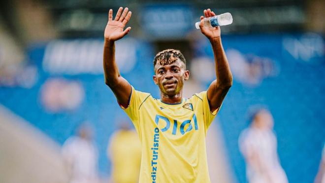 Efe Aghama, en su debut (Foto: Cádiz CF).