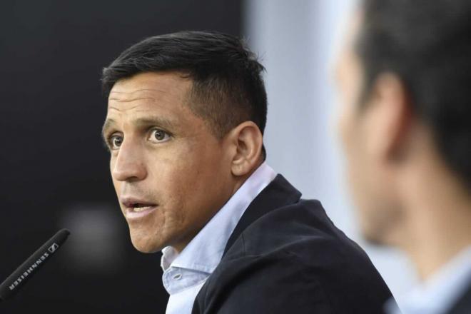 Alexis Sánchez, durante su presentación (Foto: Kiko Hurtado).