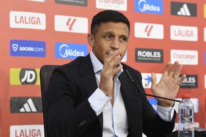 Alexis Sánchez, durante su presentación (Foto: Kiko Hurtado).
