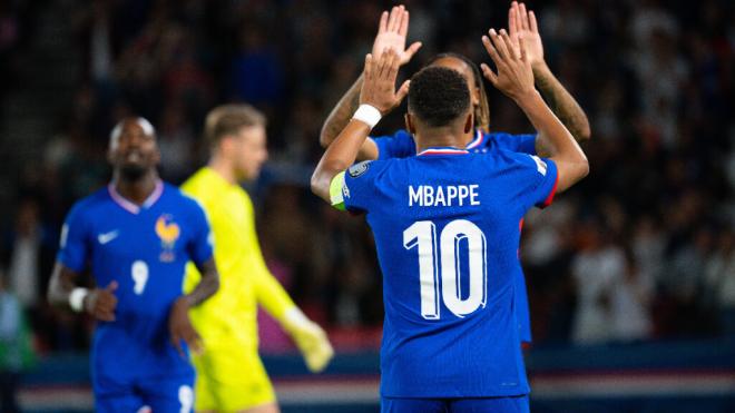 Kylian Mbappé celebrando el 2-1 ante Islandia (Foto: Cordon Press)