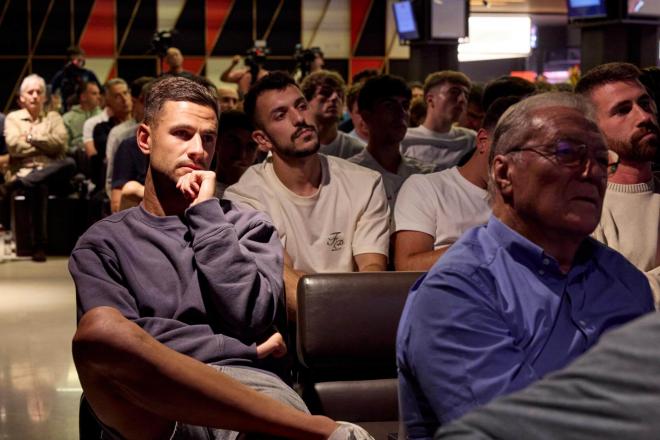 La plantilla asiste al acto de presentación en San Mamés del libro sobre la Gabarra (Foto: Athletic Club).