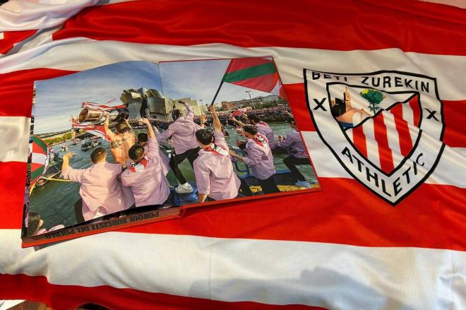 Páginas del libro Athletic Club Gabarra presentado en San Mamés (Foto: ElDesmarque Bizkaia).