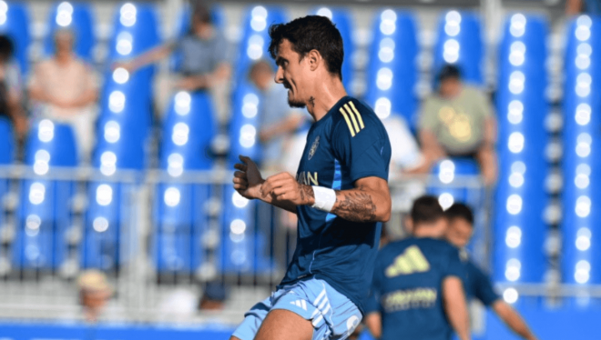 Radovanovic, durante un calentamiento con el Real Zaragoza (Foto: Real Zaragoza).