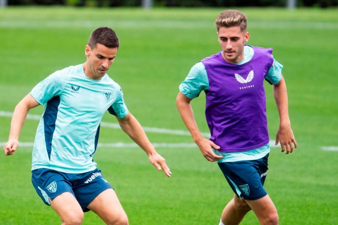 Iñigo Ruiz de Galarreta y Robert Navarro se entrenan esta semana del Derbi vasco en Lezama (Foto: Athletic Club).