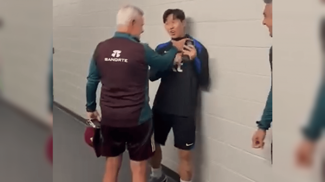 Javier Aguirre saluda a Kang In Lee.