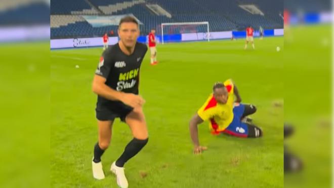 Juanfran Torres y Joaquín Sánchez vacilan al influencer colombiano Everth Murillo.